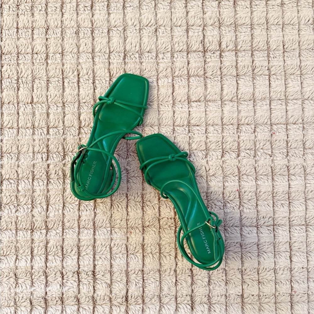 Marc Fisher GURION BLOCK HEEL SANDAL - Picture 2 of 6